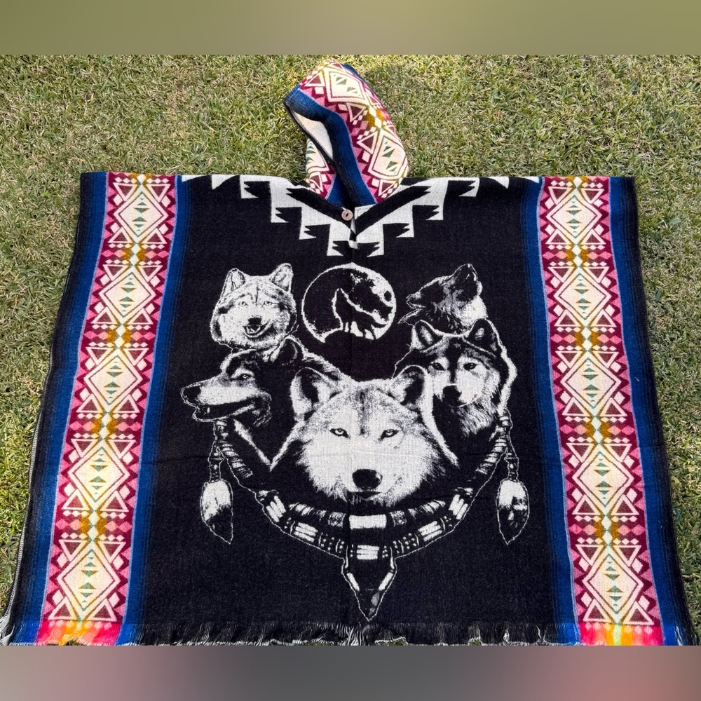 Native American alpaca poncho, unisex, hooded one size.made in Ecuador